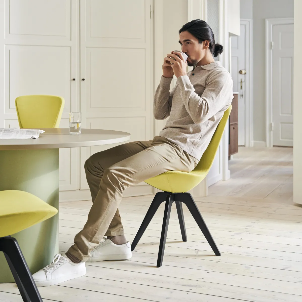 Invite Chair by Varier