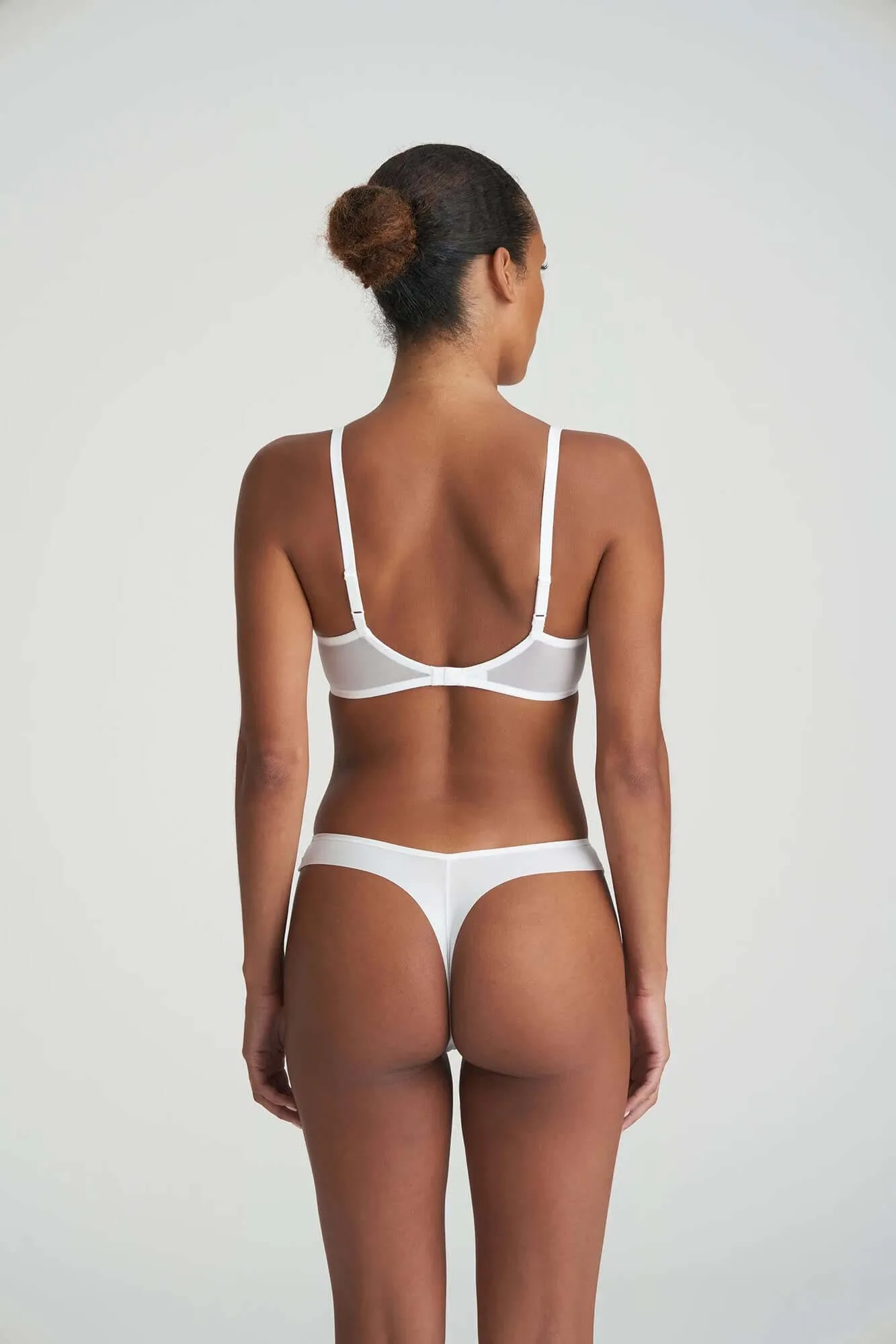 Leda Thong in White